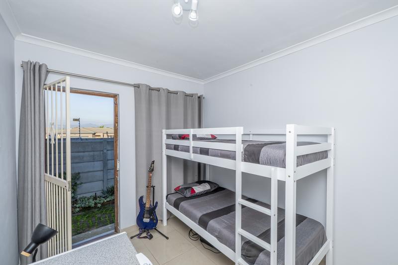 To Let 2 Bedroom Property for Rent in Protea Heights Western Cape